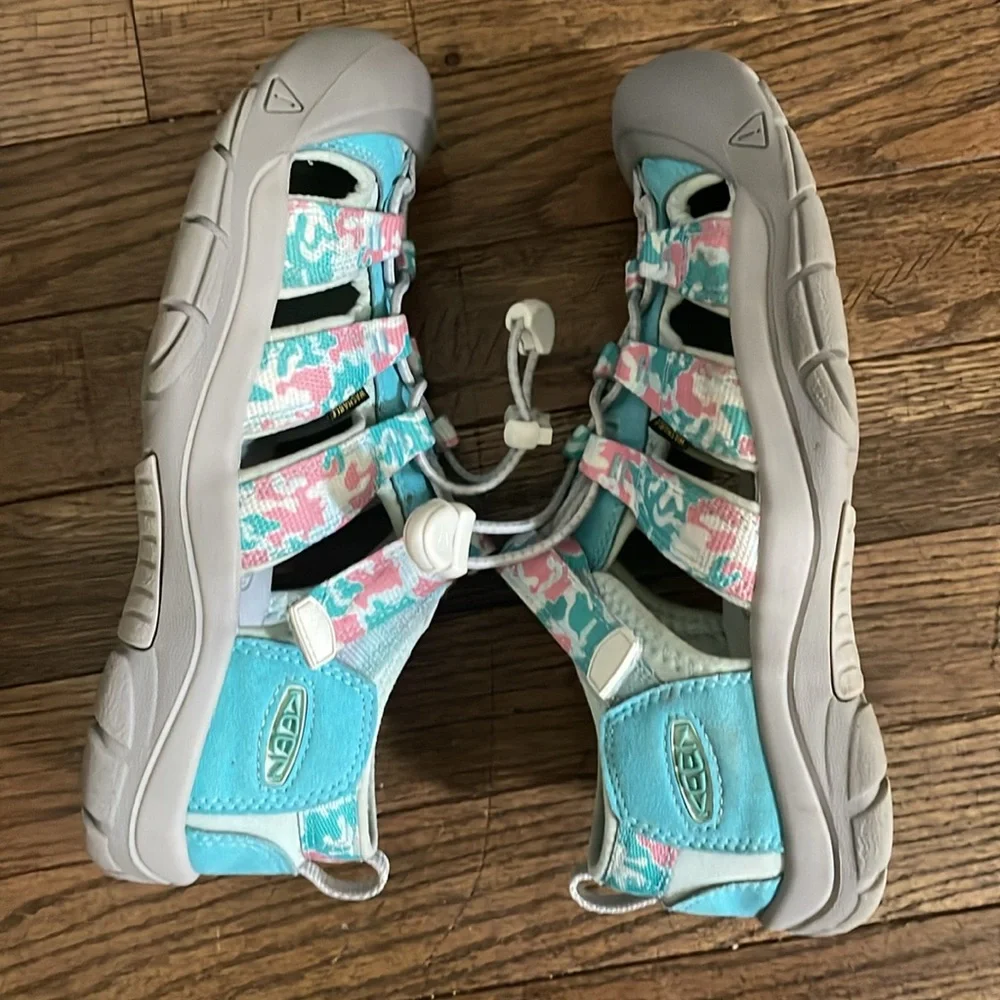 Keen light pink